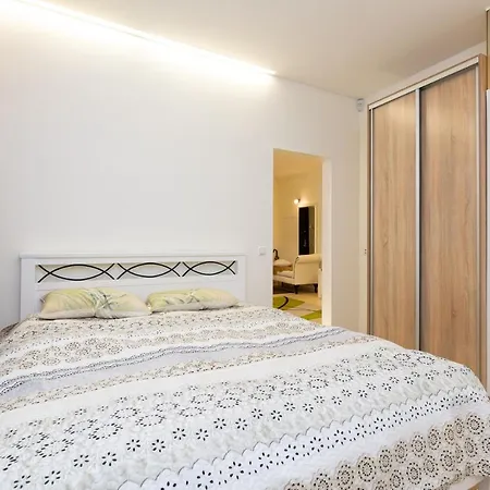 Roosikrantsi 21 Bright Apartment *